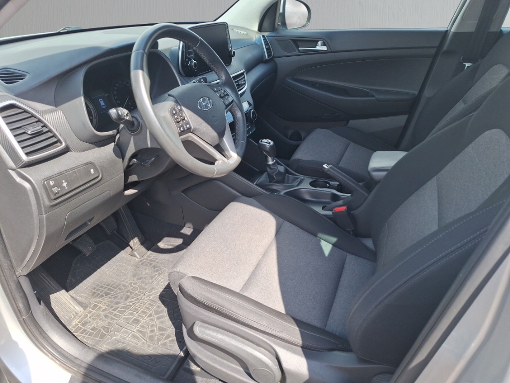 Fahrzeugabbildung Hyundai TUCSON 2WD 1.6 GDi NAVI LED DAB SHZ LenkradHZG PDC Klimaautomatik