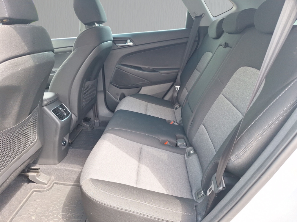 Fahrzeugabbildung Hyundai TUCSON 2WD 1.6 GDi NAVI LED DAB SHZ LenkradHZG PDC Klimaautomatik