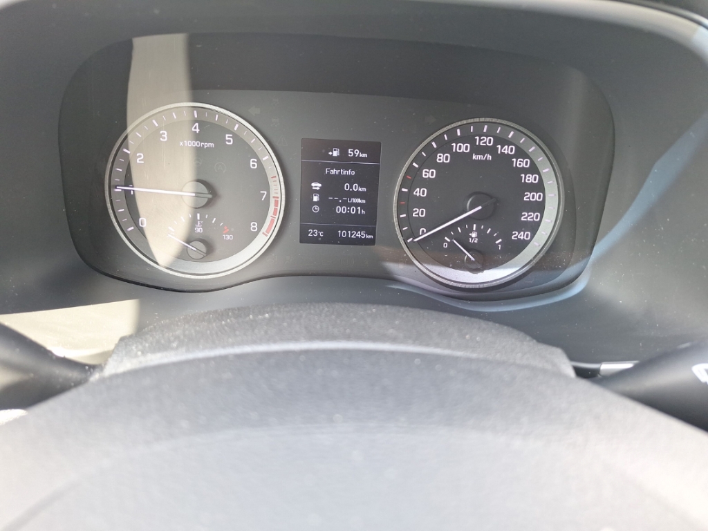 Fahrzeugabbildung Hyundai TUCSON 2WD 1.6 GDi NAVI LED DAB SHZ LenkradHZG PDC Klimaautomatik