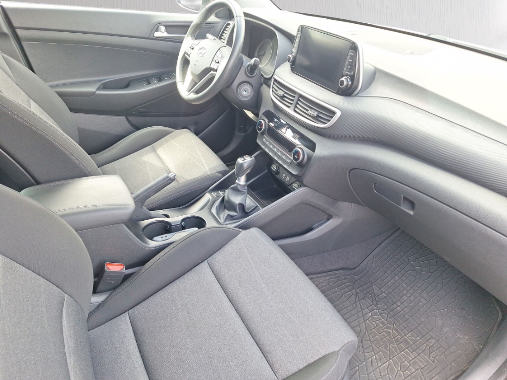Fahrzeugabbildung Hyundai TUCSON 2WD 1.6 GDi NAVI LED DAB SHZ LenkradHZG PDC Klimaautomatik