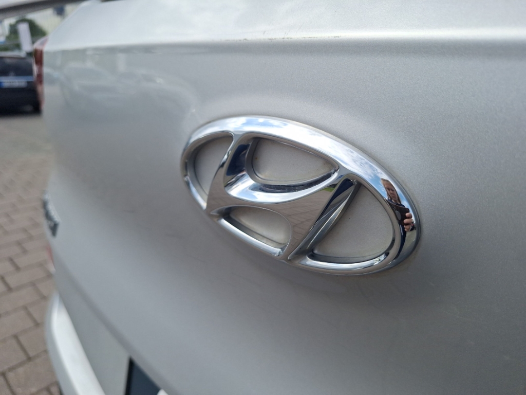 Fahrzeugabbildung Hyundai TUCSON 2WD 1.6 GDi NAVI LED DAB SHZ LenkradHZG PDC Klimaautomatik