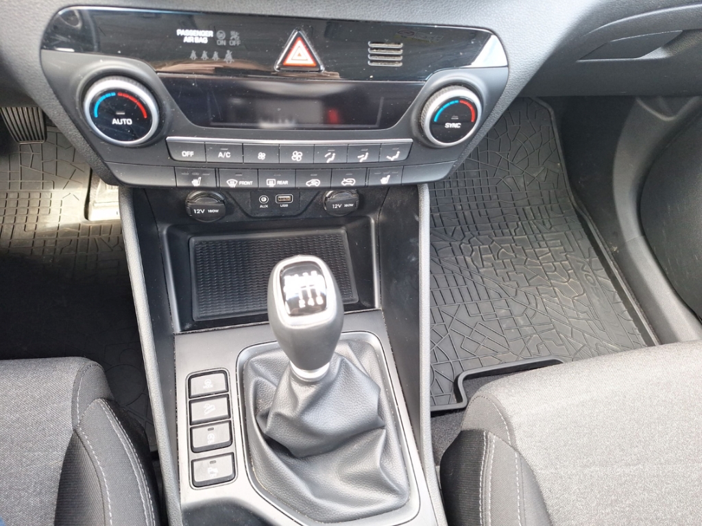 Fahrzeugabbildung Hyundai TUCSON 2WD 1.6 GDi NAVI LED DAB SHZ LenkradHZG PDC Klimaautomatik