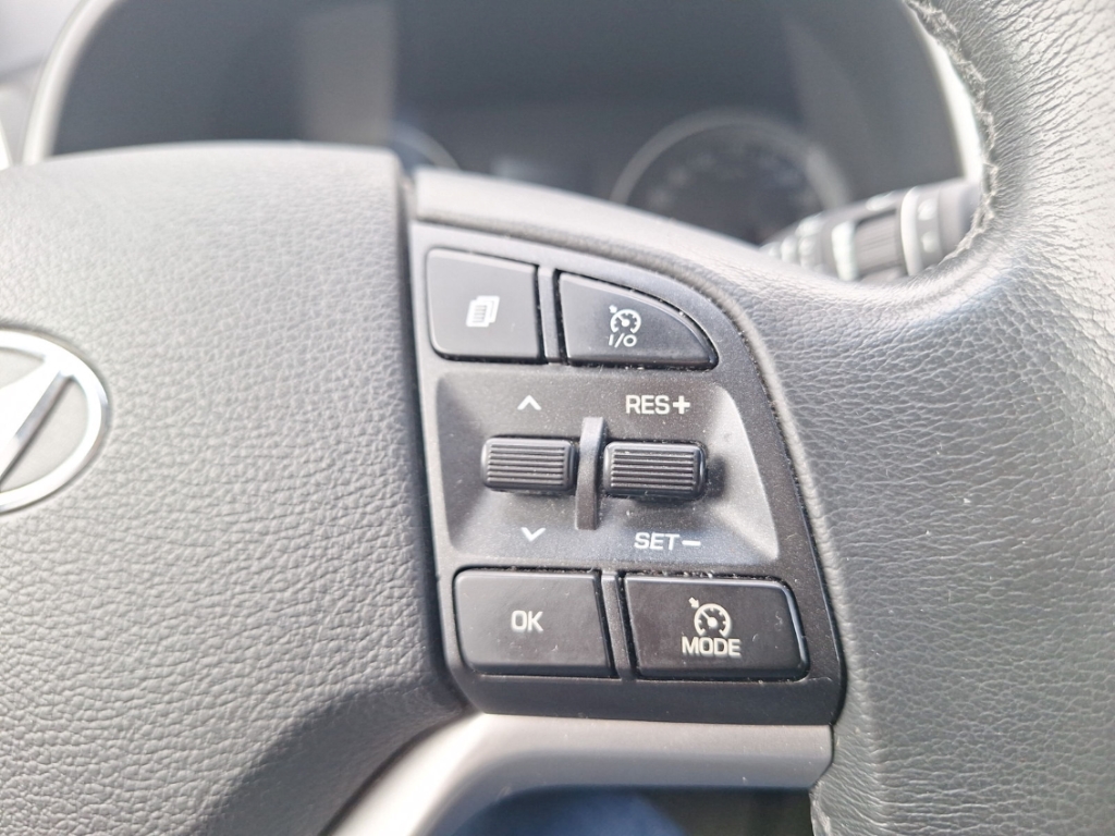 Fahrzeugabbildung Hyundai TUCSON 2WD 1.6 GDi NAVI LED DAB SHZ LenkradHZG PDC Klimaautomatik
