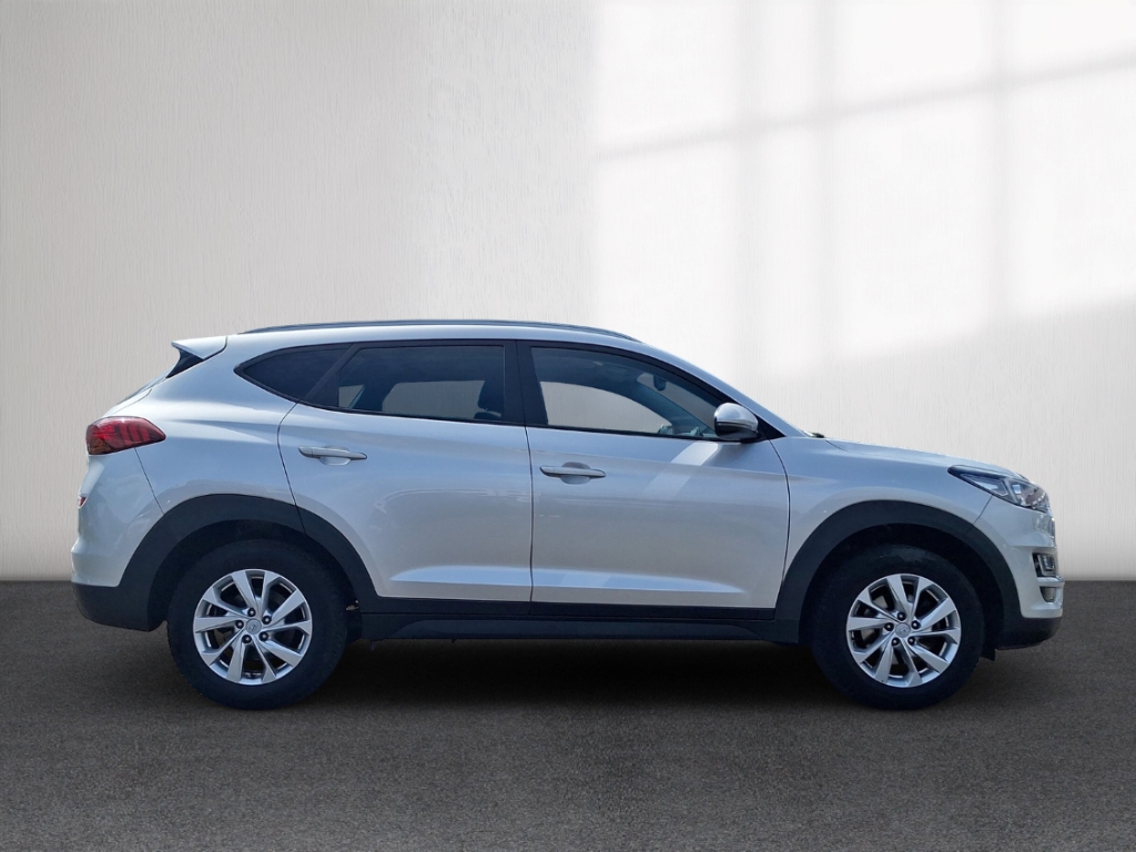 Fahrzeugabbildung Hyundai TUCSON 2WD 1.6 GDi NAVI LED DAB SHZ LenkradHZG PDC Klimaautomatik