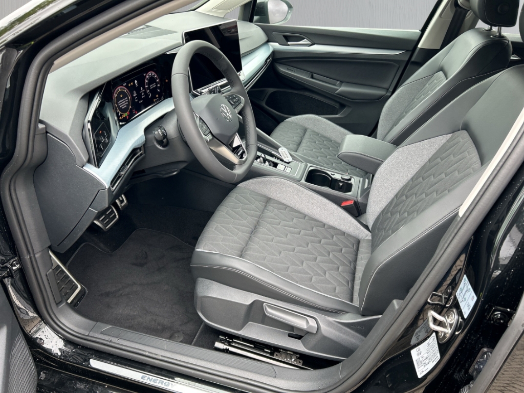 Fahrzeugabbildung Volkswagen Golf 2.0 TDI SCR DSG ENERGY Navi AHK GJR