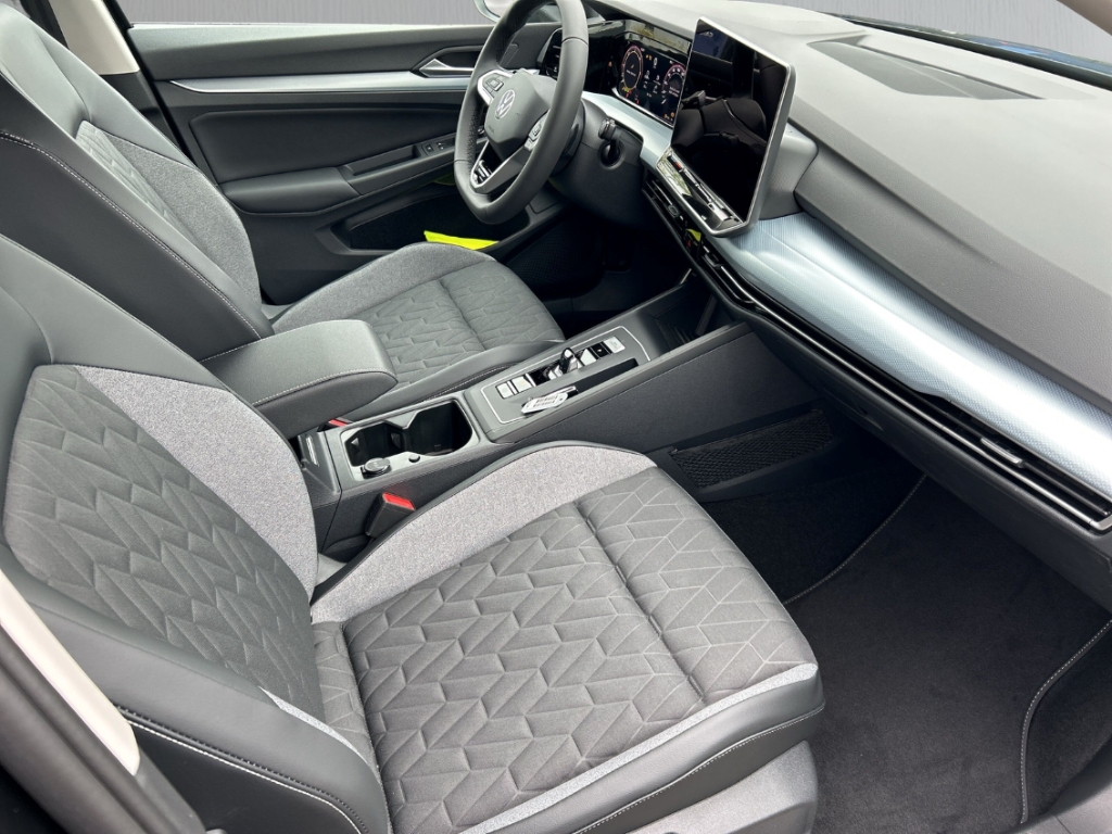 Fahrzeugabbildung Volkswagen Golf 2.0 TDI SCR DSG ENERGY Navi AHK GJR