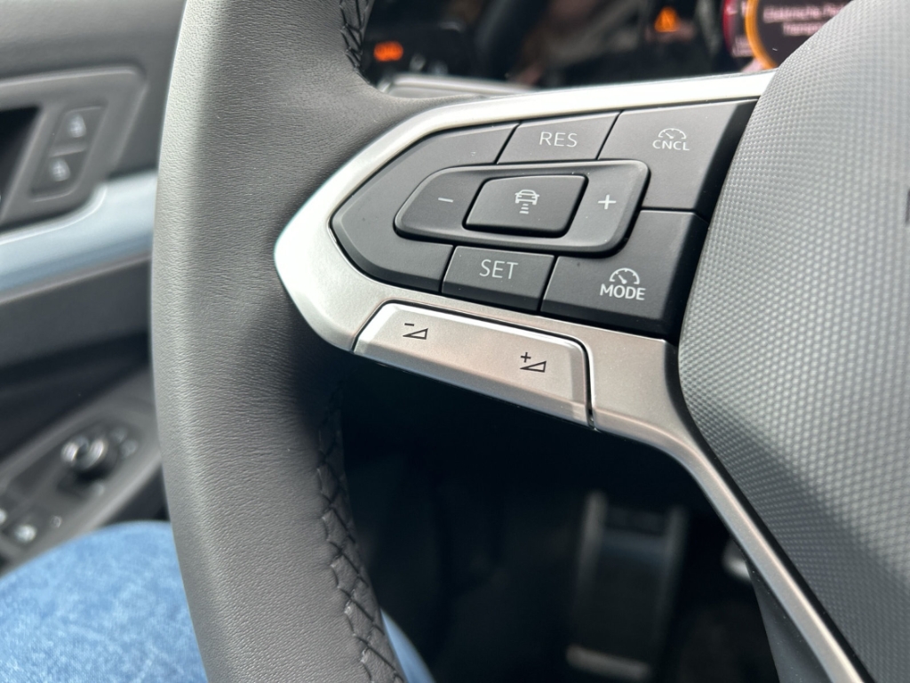 Fahrzeugabbildung Volkswagen Golf 2.0 TDI SCR DSG ENERGY Navi AHK GJR