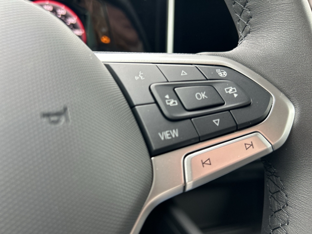 Fahrzeugabbildung Volkswagen Golf 2.0 TDI SCR DSG ENERGY Navi AHK GJR