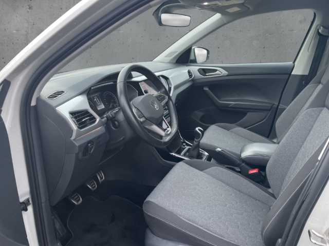 Fahrzeugabbildung Volkswagen T-Cross 1.0 TSI Move AHK SHZ PDC ACC