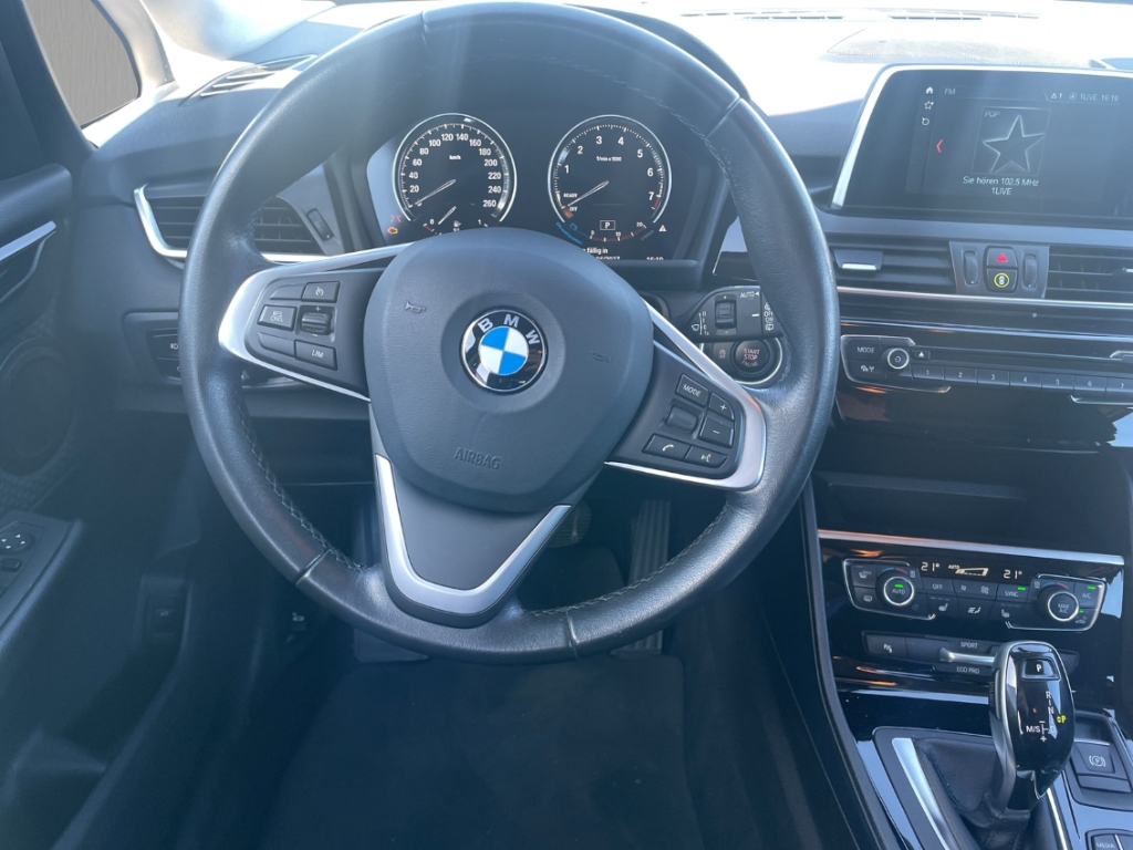 Fahrzeugabbildung BMW 218 Active Tourer Advantage i AHK TEMP SHZ LED PDCv+h Navi