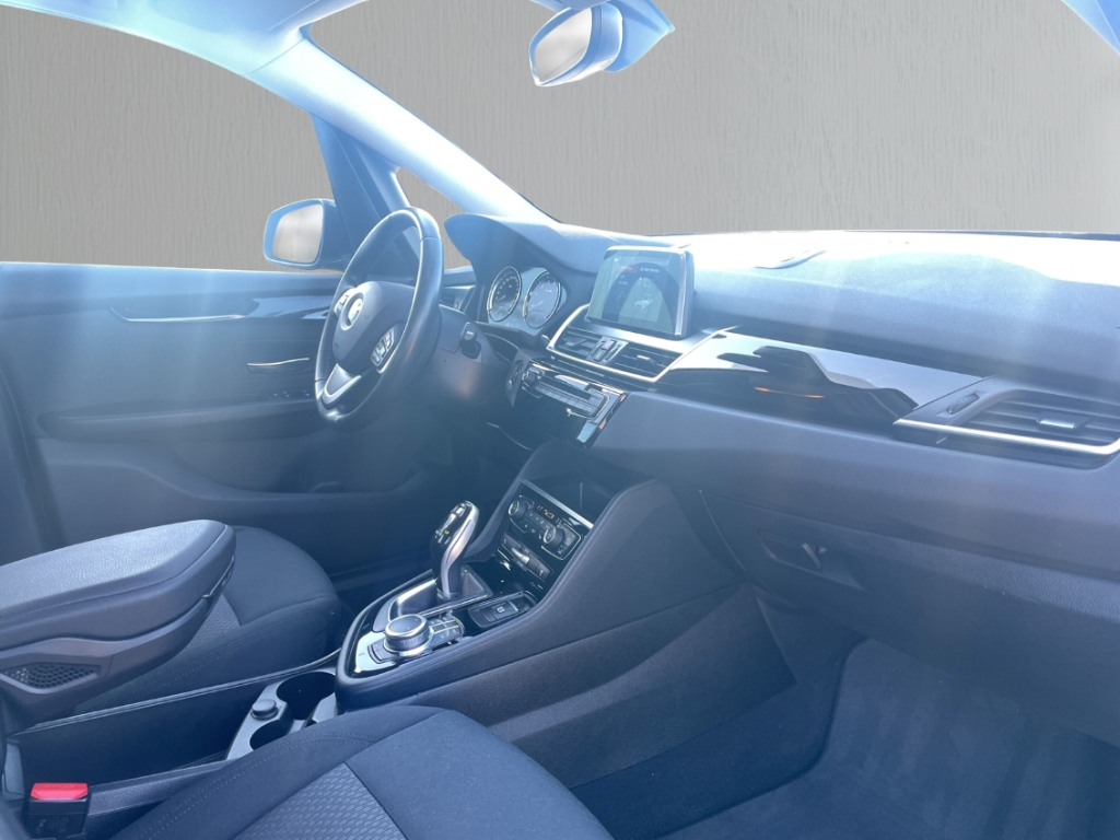 Fahrzeugabbildung BMW 218 Active Tourer Advantage i AHK TEMP SHZ LED PDCv+h Navi