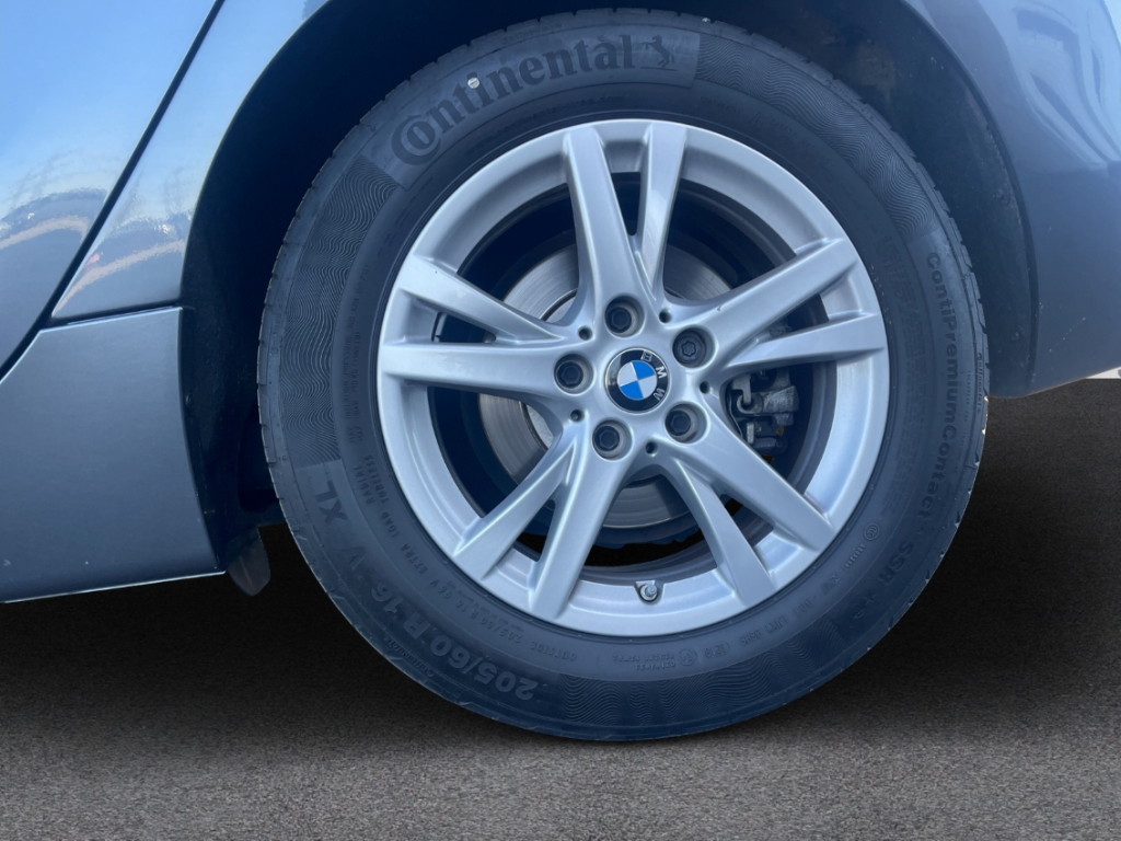 Fahrzeugabbildung BMW 218 Active Tourer Advantage i AHK TEMP SHZ LED PDCv+h Navi