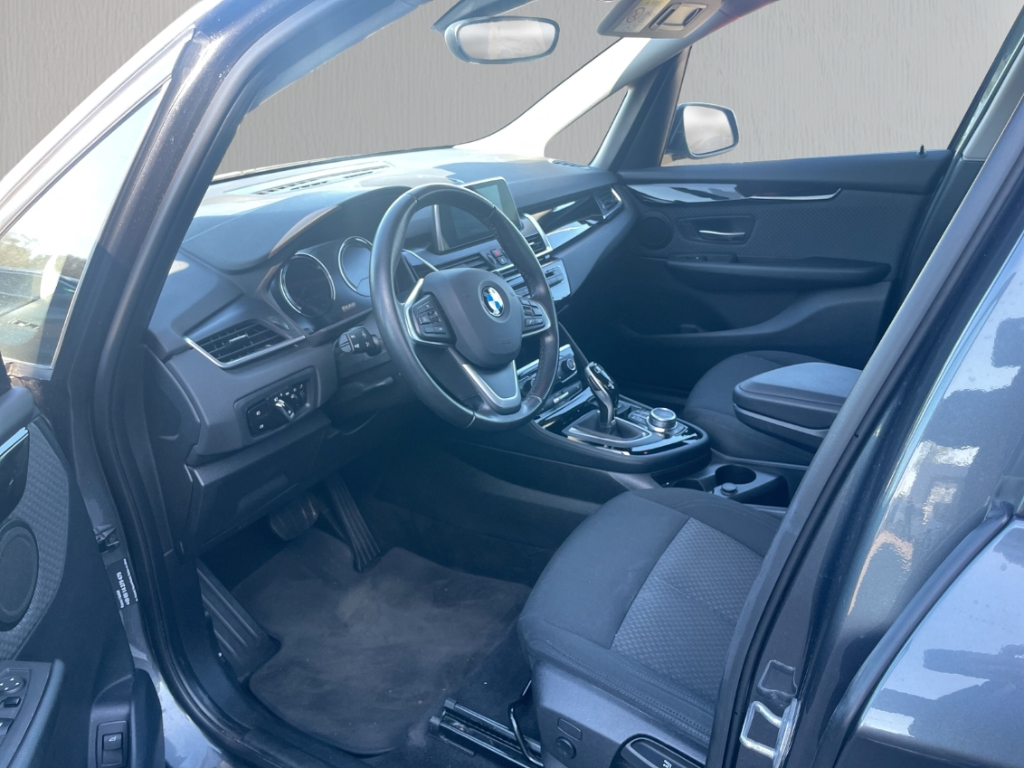 Fahrzeugabbildung BMW 218 Active Tourer Advantage i AHK TEMP SHZ LED PDCv+h Navi