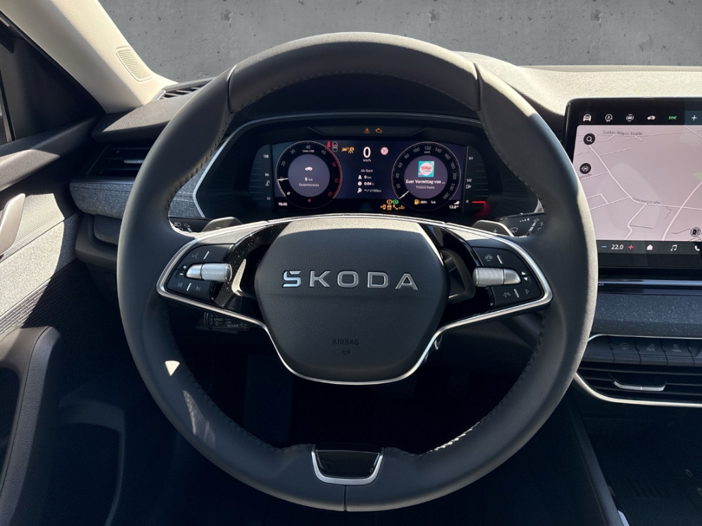 Fahrzeugabbildung SKODA Octavia Combi 2.0 TDI DSG SELECTION Navi AHK LM17