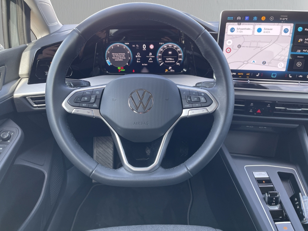 Fahrzeugabbildung Volkswagen Golf Variant 1.5 eTSI DSG Life AHK Navi ACC RKam