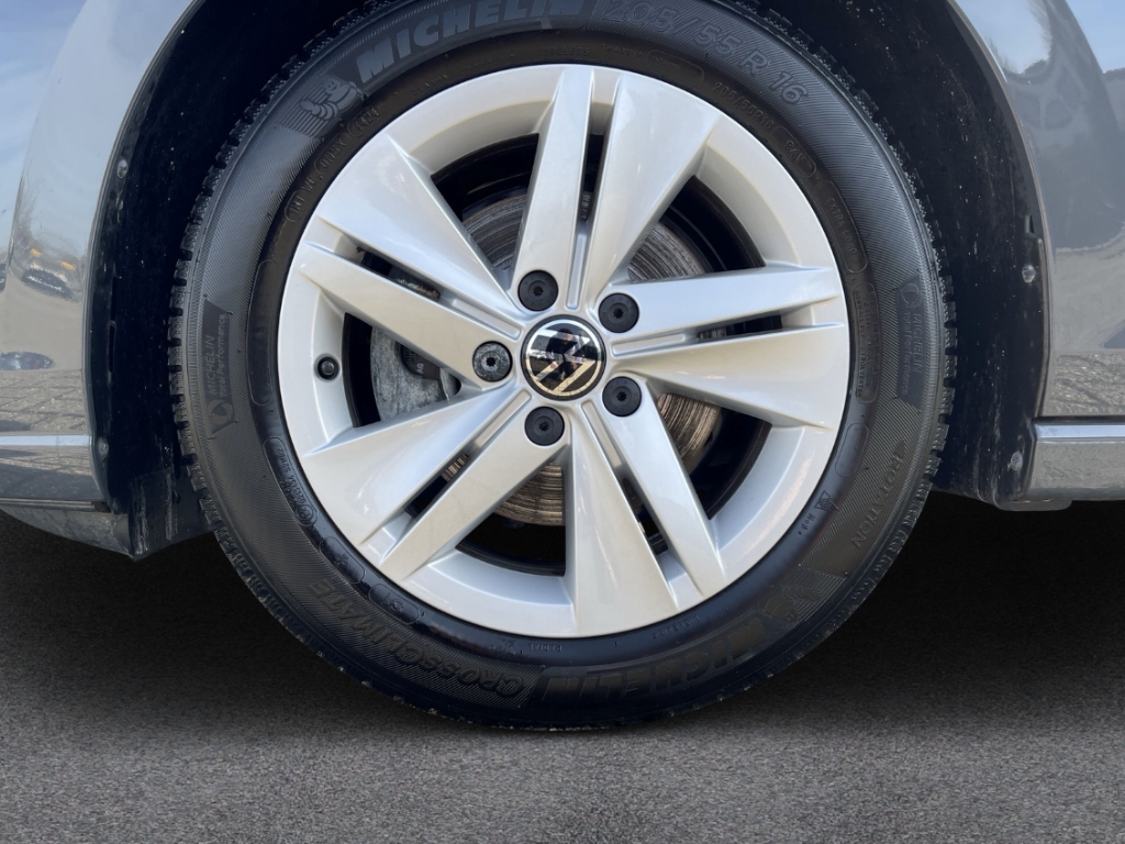 Fahrzeugabbildung Volkswagen Golf Variant 1.5 eTSI DSG Life AHK Navi ACC RKam