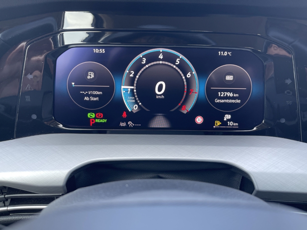 Fahrzeugabbildung Volkswagen Golf Variant 1.5 eTSI DSG Life AHK Navi ACC RKam