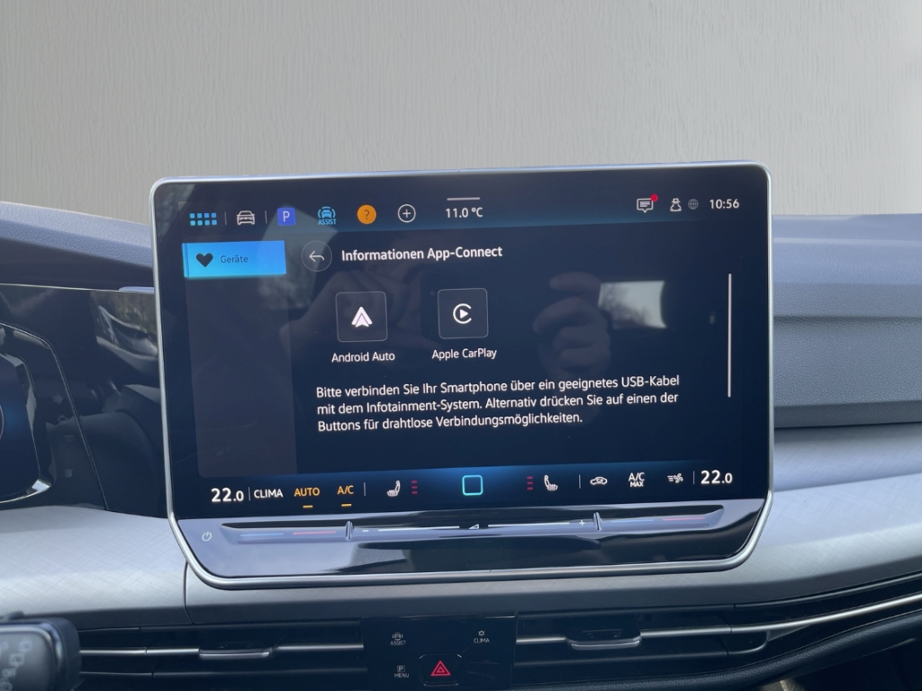 Fahrzeugabbildung Volkswagen Golf Variant 1.5 eTSI DSG Life AHK Navi ACC RKam