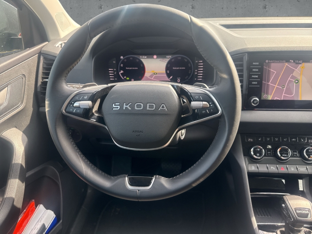 Fahrzeugabbildung SKODA Karoq 1.5 TSI DSG Tour AHK MatrixLED Navi Kamera