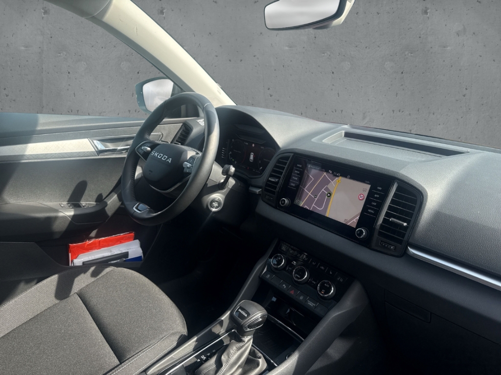 Fahrzeugabbildung SKODA Karoq 1.5 TSI DSG Tour AHK MatrixLED Navi Kamera