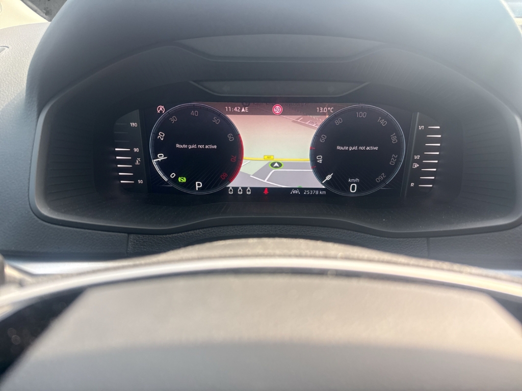 Fahrzeugabbildung SKODA Karoq 1.5 TSI DSG Tour AHK MatrixLED Navi Kamera