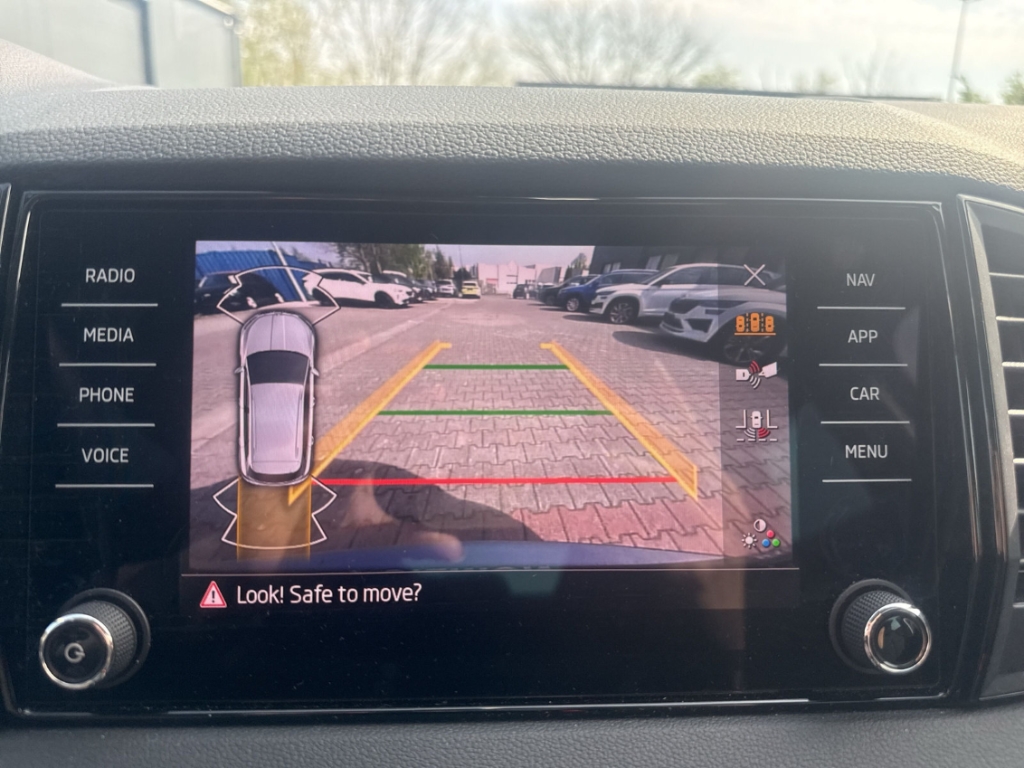 Fahrzeugabbildung SKODA Karoq 1.5 TSI DSG Tour AHK MatrixLED Navi Kamera