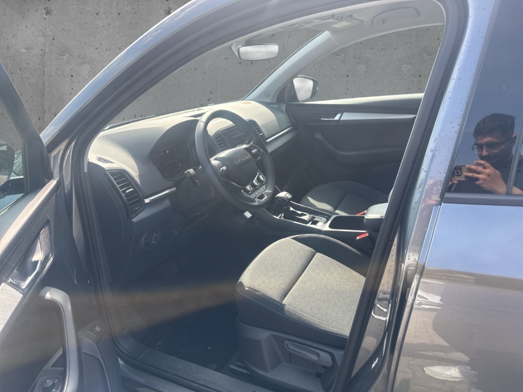 Fahrzeugabbildung SKODA Karoq 1.5 TSI DSG Tour AHK MatrixLED Navi Kamera