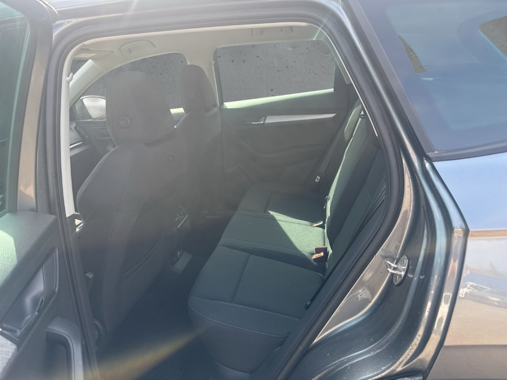 Fahrzeugabbildung SKODA Karoq 1.5 TSI DSG Tour AHK MatrixLED Navi Kamera