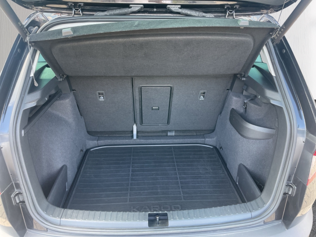 Fahrzeugabbildung SKODA Karoq Clever LED SHZ PDC Klima Dyn. Kurvenlicht