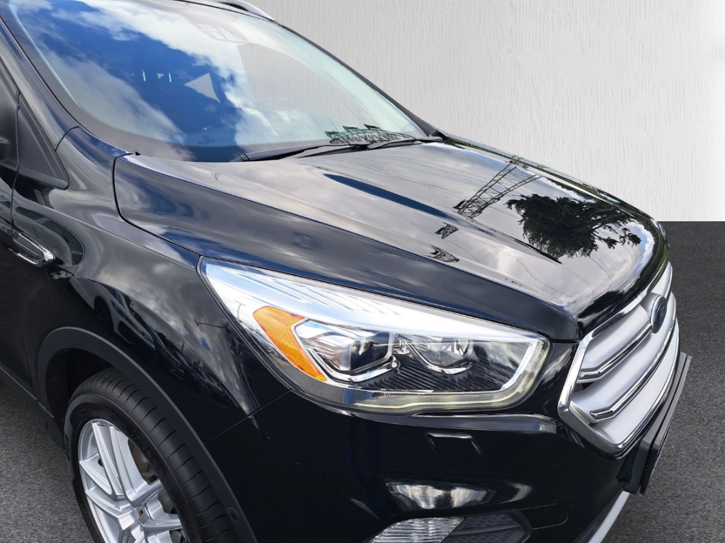 Fahrzeugabbildung Ford Kuga Titanium SHZ PDCv+h Temp Navi Klima Color
