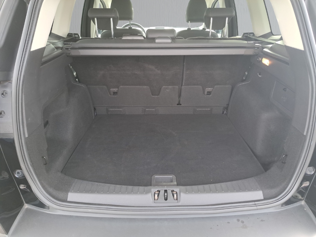 Fahrzeugabbildung Ford Kuga Titanium SHZ PDCv+h Temp Navi Klima Color