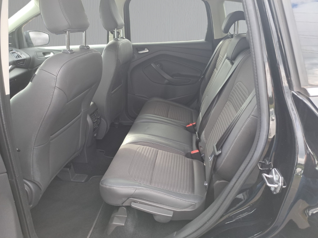 Fahrzeugabbildung Ford Kuga Titanium SHZ PDCv+h Temp Navi Klima Color