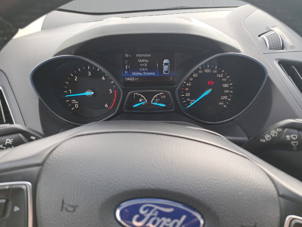 Fahrzeugabbildung Ford Kuga Titanium SHZ PDCv+h Temp Navi Klima Color