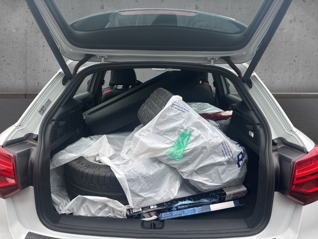 Fahrzeugabbildung Audi SQ2 2.0 TFSI quattro Rückfahrkam. Temp PDC SHZ