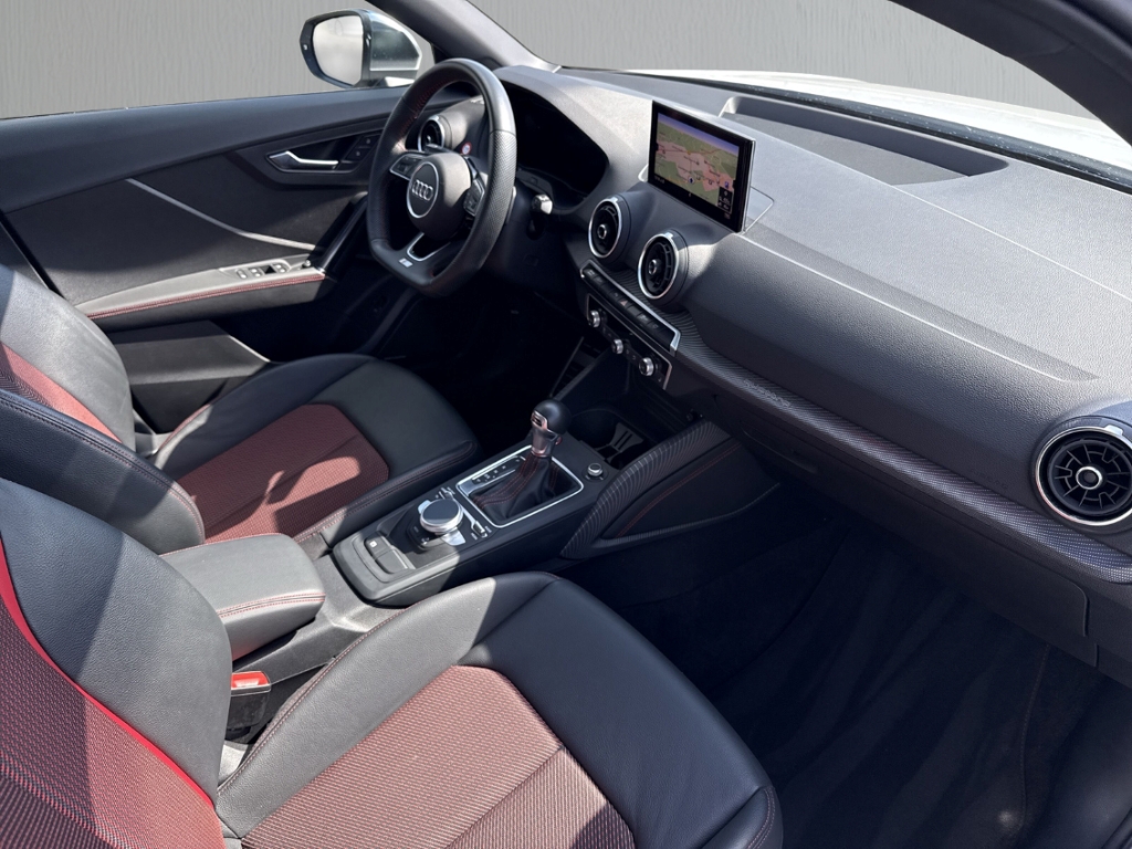 Fahrzeugabbildung Audi SQ2 2.0 TFSI quattro R-Kam LED Temp PDC SHZ