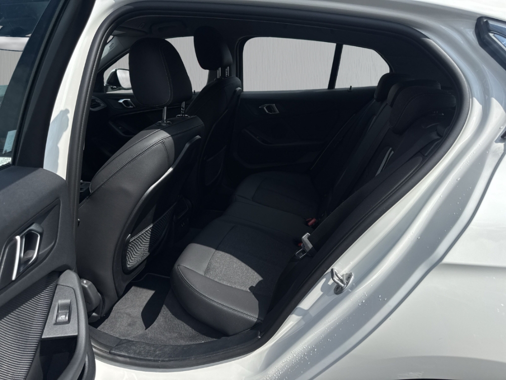Fahrzeugabbildung BMW 118 i SportLine LHZ SHZ LED elHeck Navi CarPlay