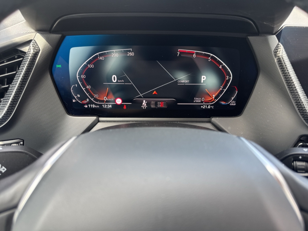 Fahrzeugabbildung BMW 118 i SportLine LHZ SHZ LED elHeck Navi CarPlay