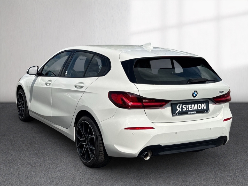Fahrzeugabbildung BMW 118 i SportLine LHZ SHZ LED elHeck Navi CarPlay