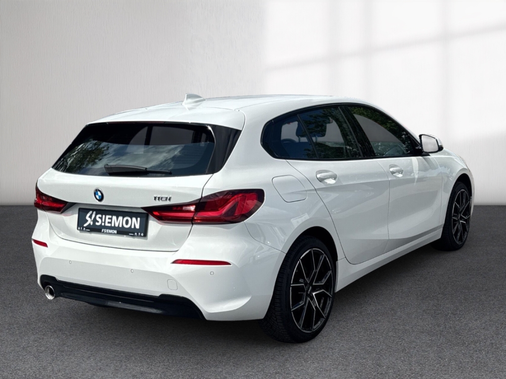 Fahrzeugabbildung BMW 118 i SportLine LHZ SHZ LED elHeck Navi CarPlay