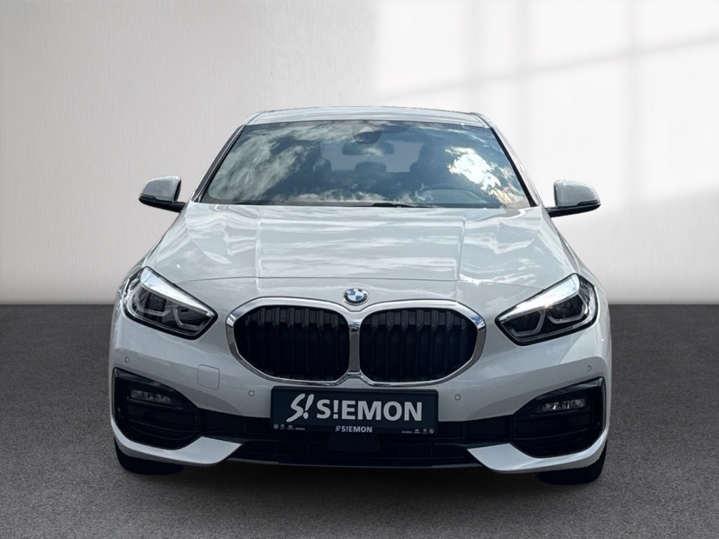 Fahrzeugabbildung BMW 118 i SportLine LHZ SHZ LED elHeck Navi CarPlay