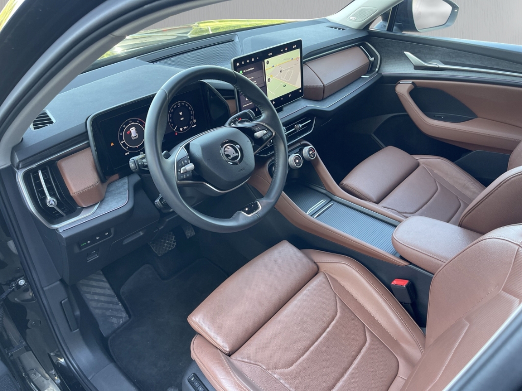 Fahrzeugabbildung SKODA Kodiaq 2.0 TDI DSG Selection AHK Leder LM-20 Winter Kamera