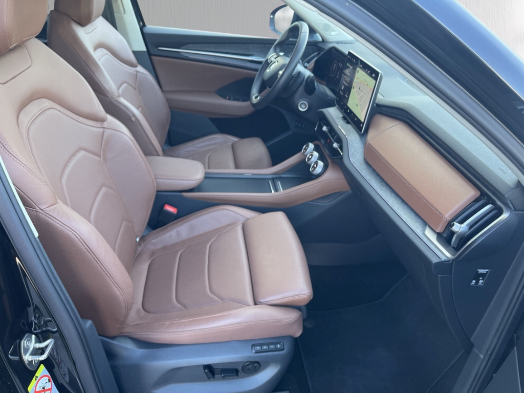 Fahrzeugabbildung SKODA Kodiaq 2.0 TDI DSG Selection AHK Leder LM-20 Winter Kamera