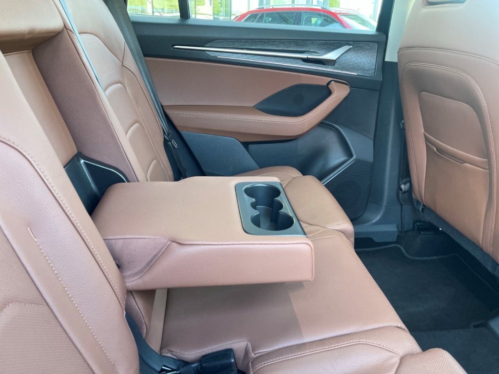 Fahrzeugabbildung SKODA Kodiaq 2.0 TDI DSG Selection AHK Leder LM-20 Winter Kamera