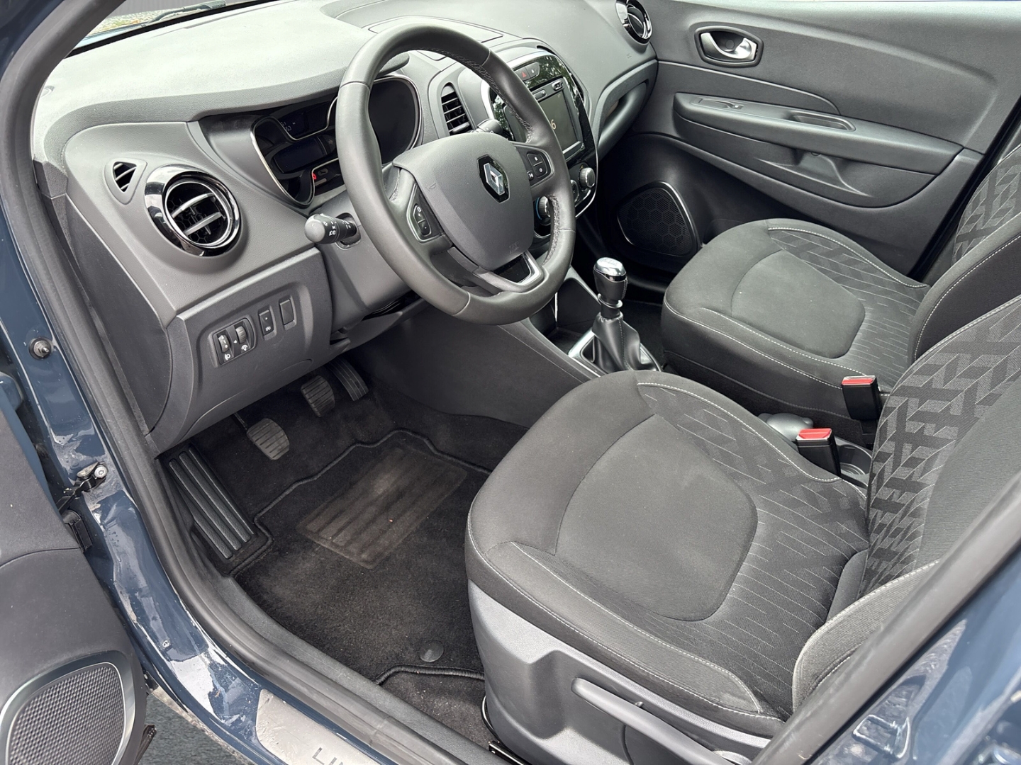 Fahrzeugabbildung Renault Captur Limited 1.3B Temp PDC RFK LMF