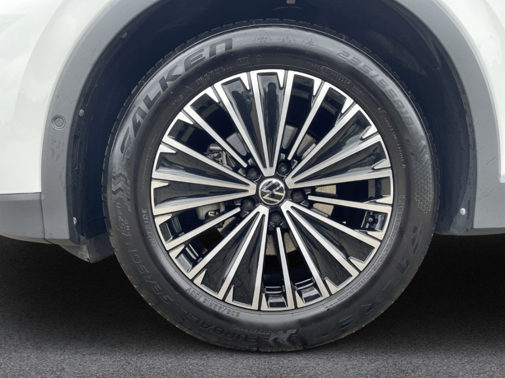 Fahrzeugabbildung Volkswagen Tiguan 1.5 eTSI DSG Goal IQ.Light AHK SHZ PDC Klima R-Kam FrontAs