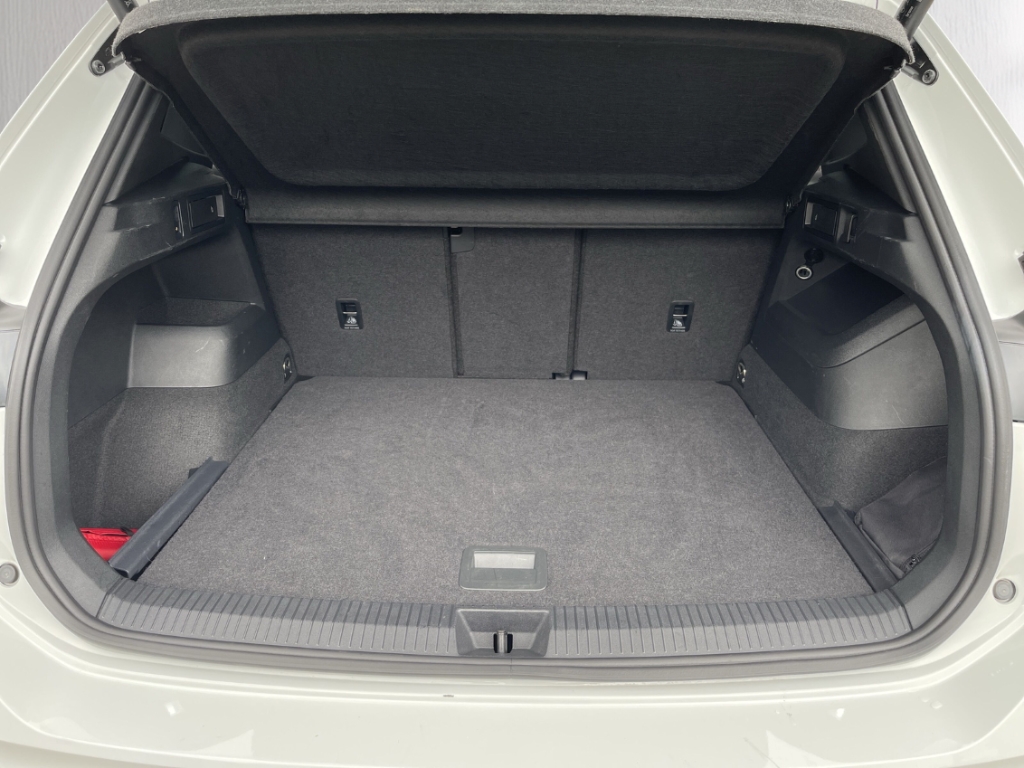 Fahrzeugabbildung Volkswagen Tiguan 1.5 eTSI DSG Goal IQ.Light AHK SHZ PDC Klima R-Kam FrontAs