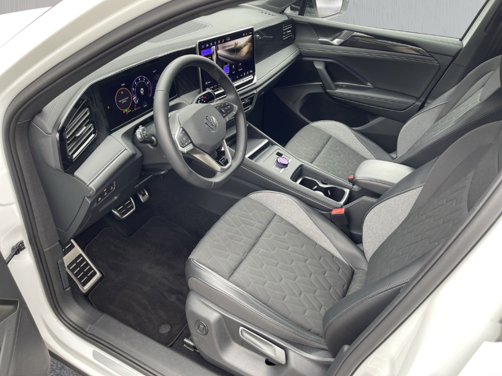 Fahrzeugabbildung Volkswagen Tiguan 1.5 eTSI DSG Goal IQ.Light AHK SHZ PDC Klima R-Kam FrontAs