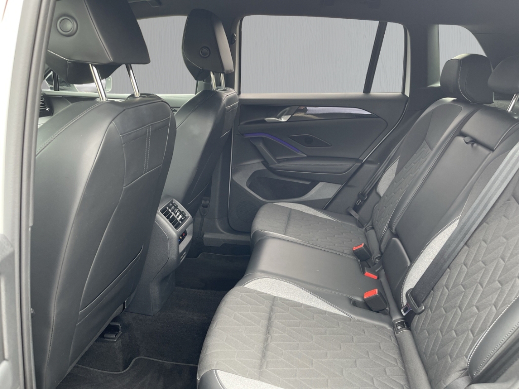 Fahrzeugabbildung Volkswagen Tiguan 1.5 eTSI DSG Goal IQ.Light AHK SHZ PDC Klima R-Kam FrontAs