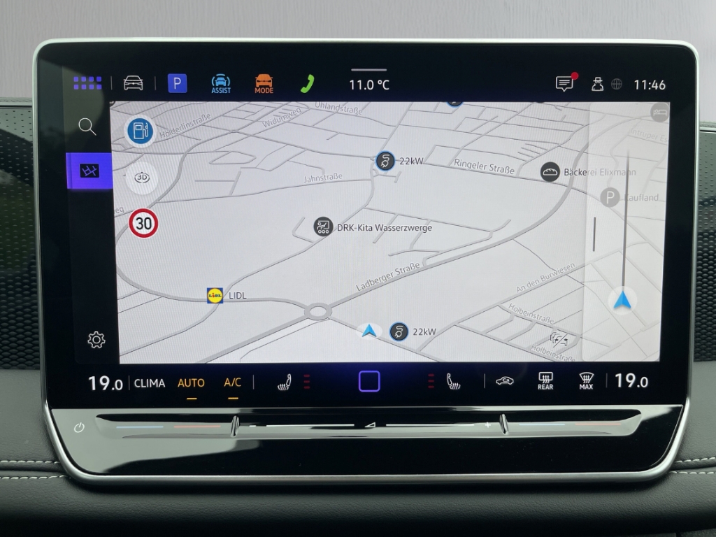 Fahrzeugabbildung Volkswagen Tiguan 1.5 eTSI DSG Goal IQ.Light AHK SHZ PDC Klima R-Kam FrontAs