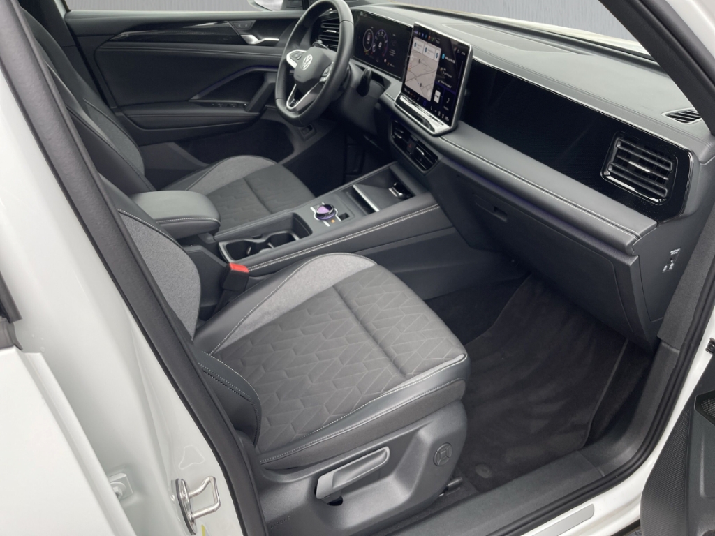 Fahrzeugabbildung Volkswagen Tiguan 1.5 eTSI DSG Goal IQ.Light AHK SHZ PDC Klima R-Kam FrontAs